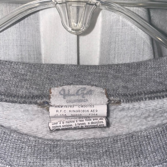 Brandy Melville Gray Cropped Sweatshirt California Embroidered - Picture 4 of 4